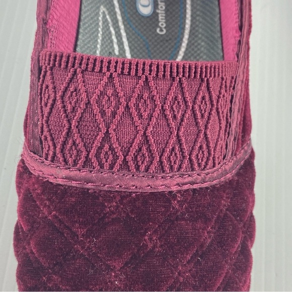 Tender Tootsies Lily Slippers Sz 7 Bergundy Plush - Picture 9 of 11